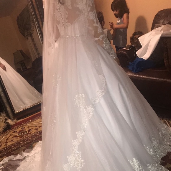 Wedding dress. - Picture 7 of 8